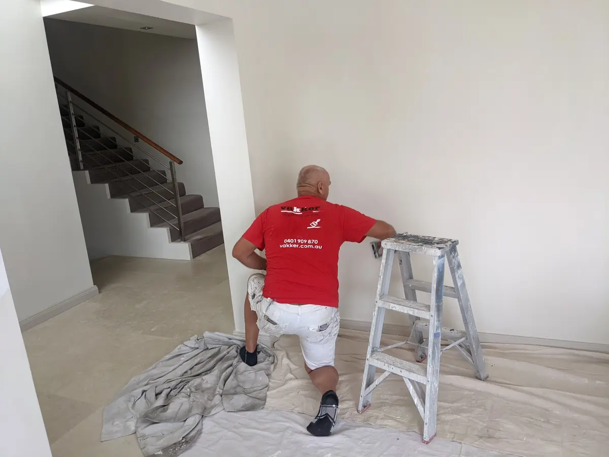 Vakker painter preparing an interior wall in a Maroubra house